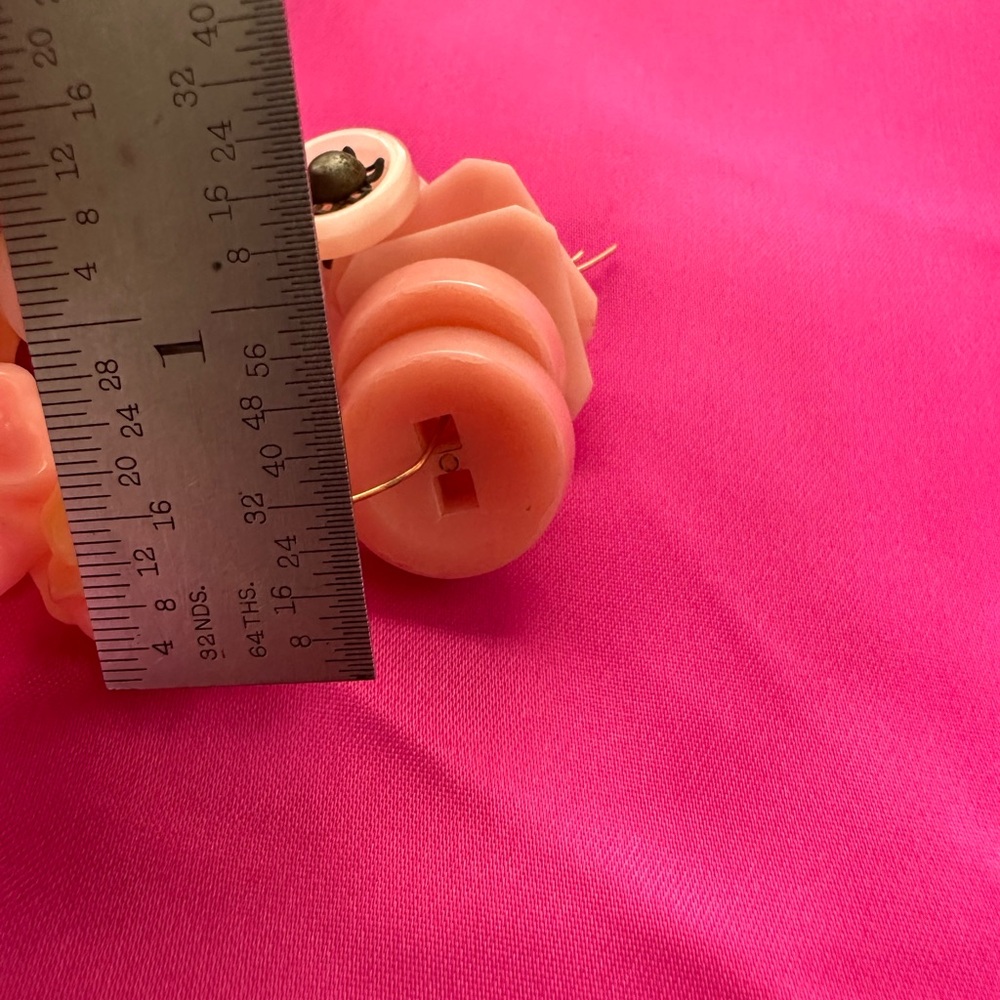 * Bundle 3 for 1 -Vintage Multiple Design Set of 16 Pink Buttons. - Picture 6 of 9